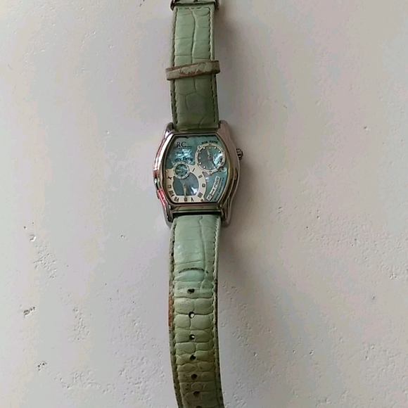 Watch - Picture 2 of 3